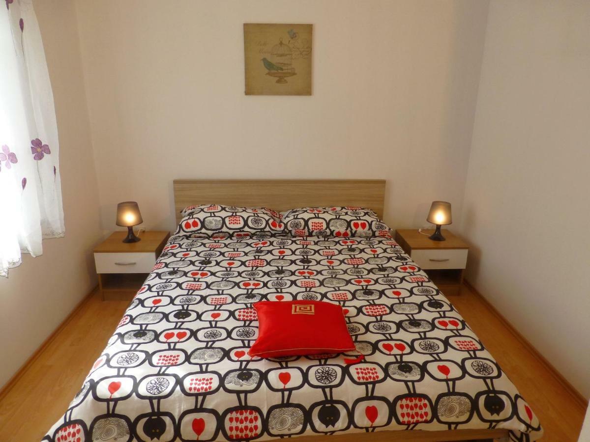 Apartments Kvesic Сило Экстерьер фото